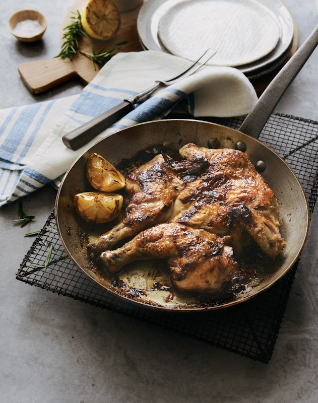 emiko davies, piletina pod ciglom