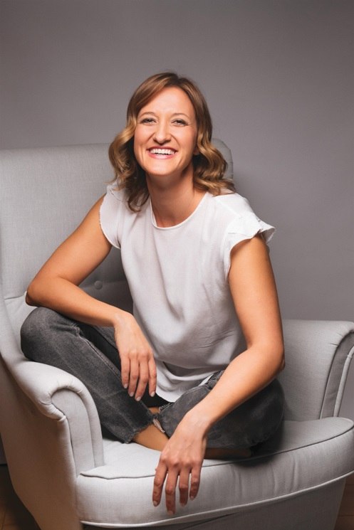 Petra Brzović, transpersonalna hipnoterapeutkinja, klinička hipnoterapeutkinja i regresoterapeutkinja s više od 20 godina iskustva u radu s ljudima