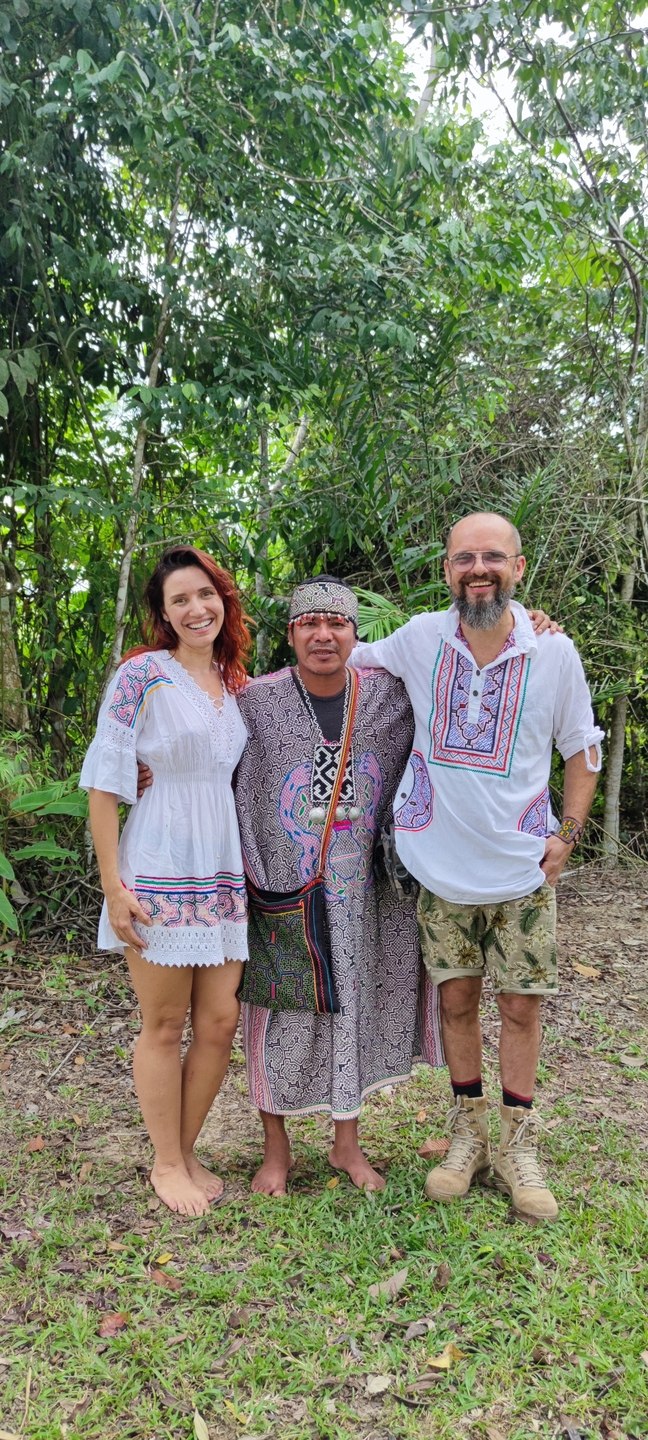 Anton Rudan i Eva Jurković sa Shipibo šamanom