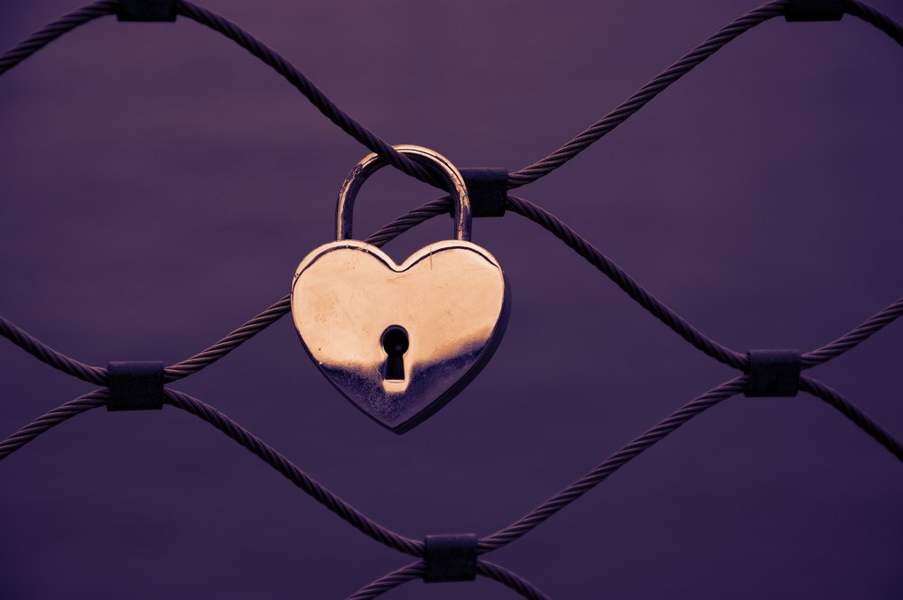 lokot, emocionalna zatvorenost