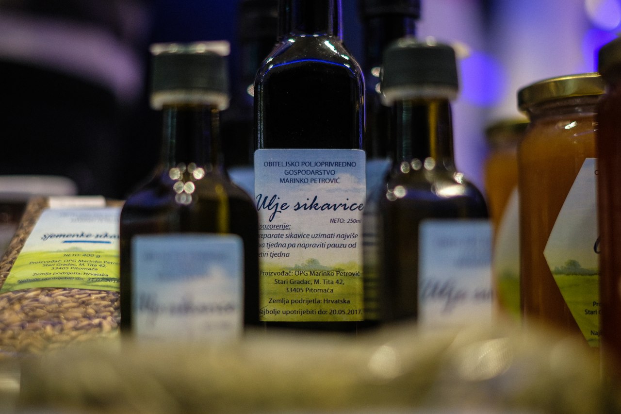 Ulje sikavice_Sanjin Kas╠îtelan.jpg