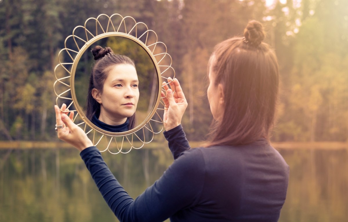 Ogledalo refleksija samospoznaja.jpg
