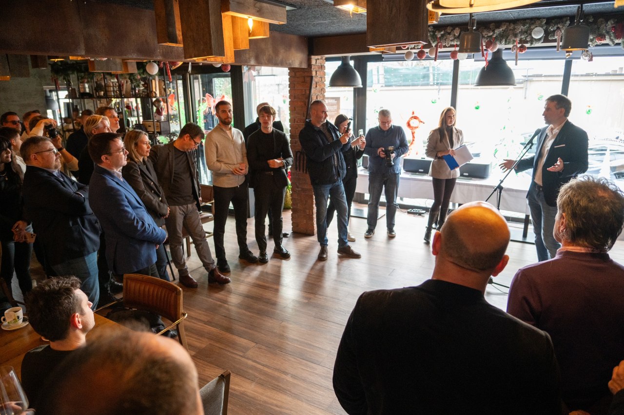 Božićni humanitarni šahovski turnir poznatih u restoranu Botanist