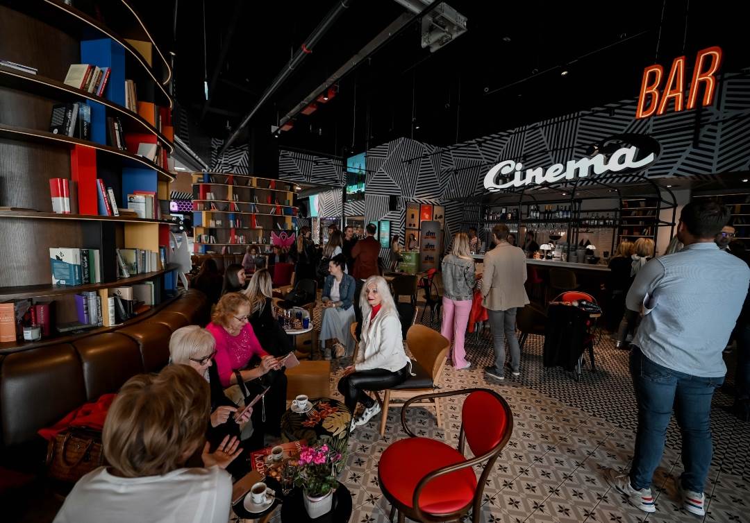 panel #dasamprijeznala Story Pink