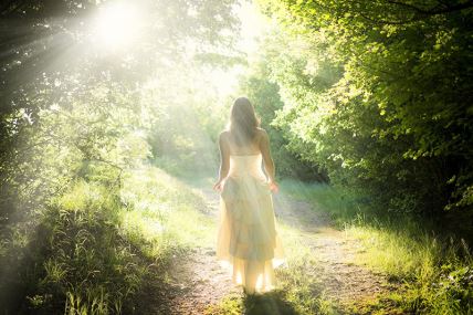 žena šuma put duhovnost