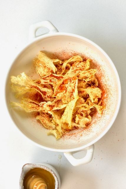ginger-chips-sprinkled-with-cayenne-pepper-and-honey