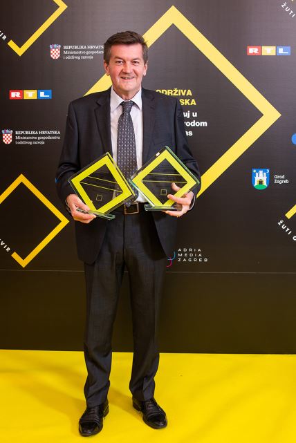 Prof. dr. sc. Dražen Vikić Topić preuzeo je nagradu u ime Antonelle Šantek i Mile Mrvalja iz Humanitarne udruge Fajter