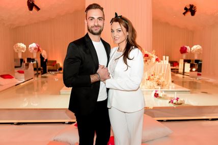 Domaće zvijezde pjesmom podržale najmlađe heroje na Sajmu vjenčanja Zagreb