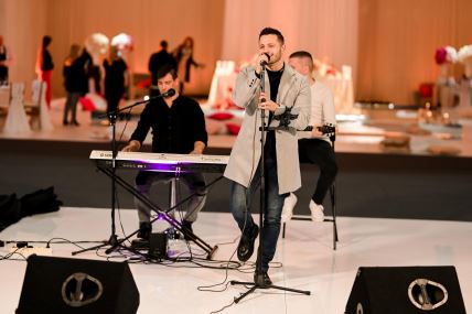 Domaće zvijezde pjesmom podržale najmlađe heroje na Sajmu vjenčanja Zagreb