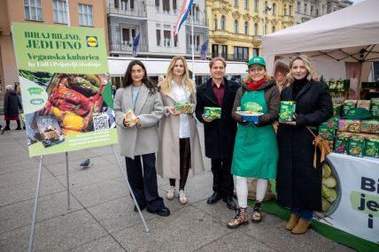 Ivana Pirizovic, Lana Jugo, Luka Oman, Nikolina Plenar Jelicic, Mateja Krvaric.jpg