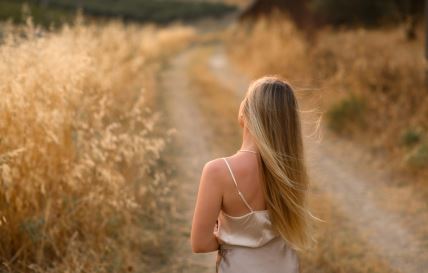 Život žena leđa.jpg