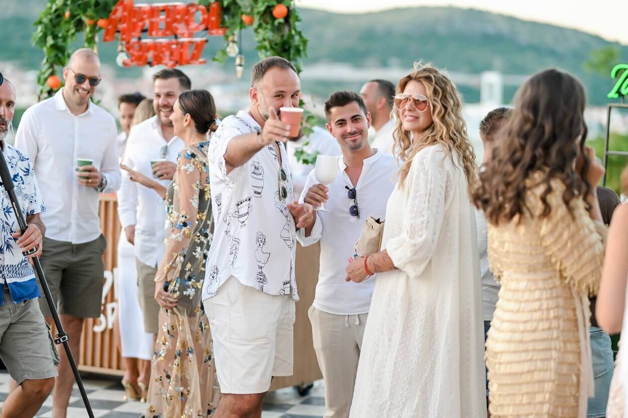 STORY SUMMER PARTY OKUPIO BROJNE ZVIJEZDE: Poznate dame očarale modnim izdanjima na bajkovitoj lokaciji