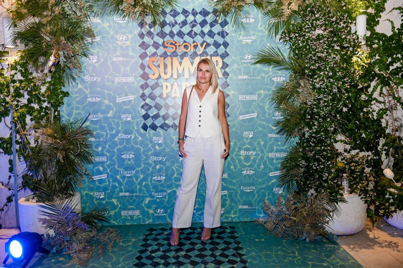 STORY SUMMER PARTY OKUPIO BROJNE ZVIJEZDE: Poznate dame očarale modnim izdanjima na bajkovitoj lokaciji