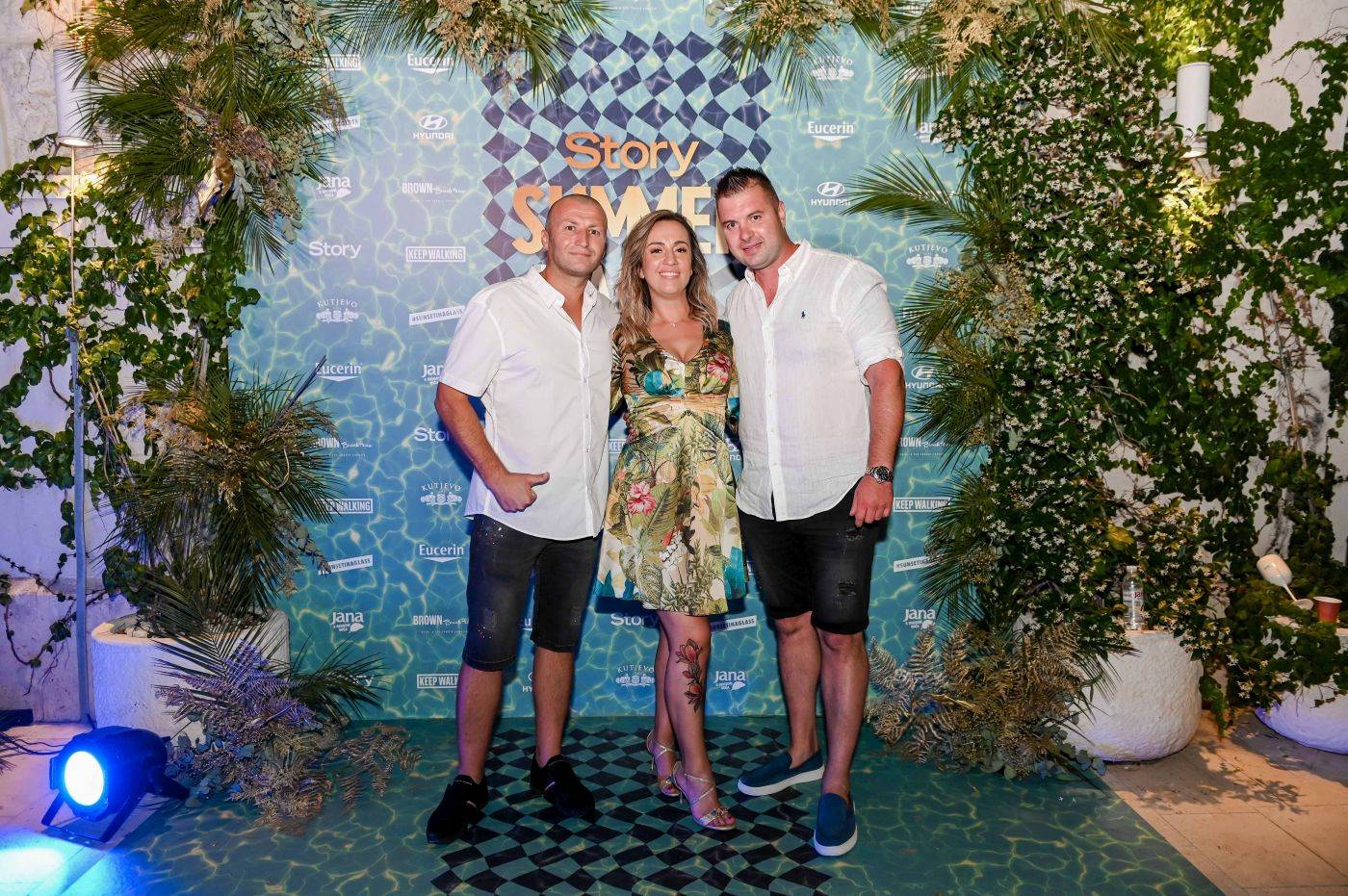 STORY SUMMER PARTY OKUPIO BROJNE ZVIJEZDE: Poznate dame očarale modnim izdanjima na bajkovitoj lokaciji
