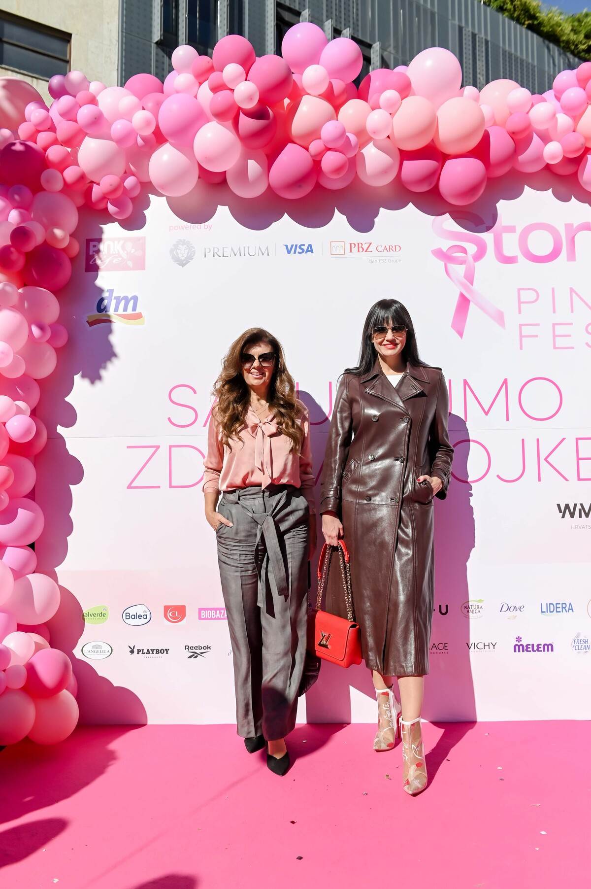 Pink modna pista u srcu Zagreba: Kreacije domaćih dizajnera nosile su junakinje Udruge P.I.N.K. life i poznate osobe
