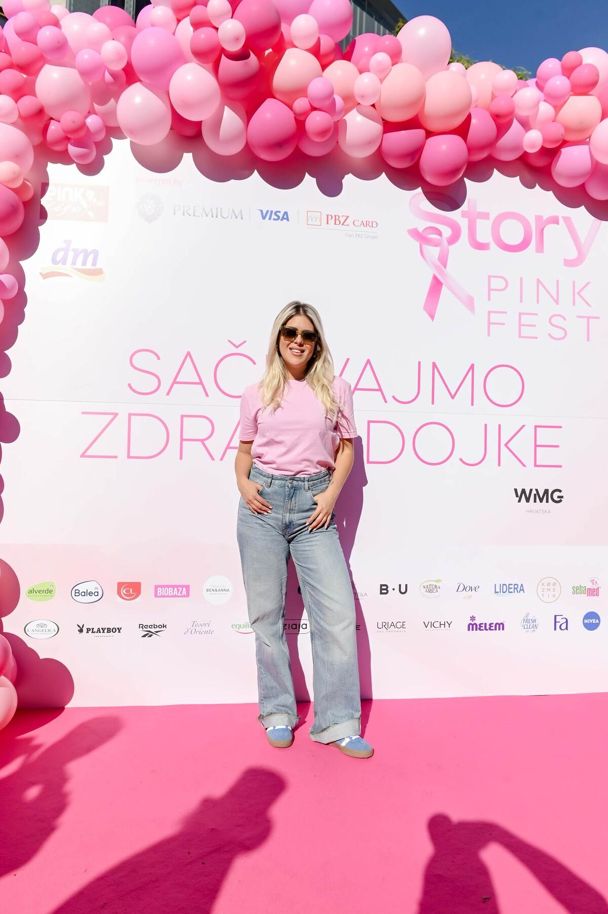 Pink modna pista u srcu Zagreba: Kreacije domaćih dizajnera nosile su junakinje Udruge P.I.N.K. life i poznate osobe