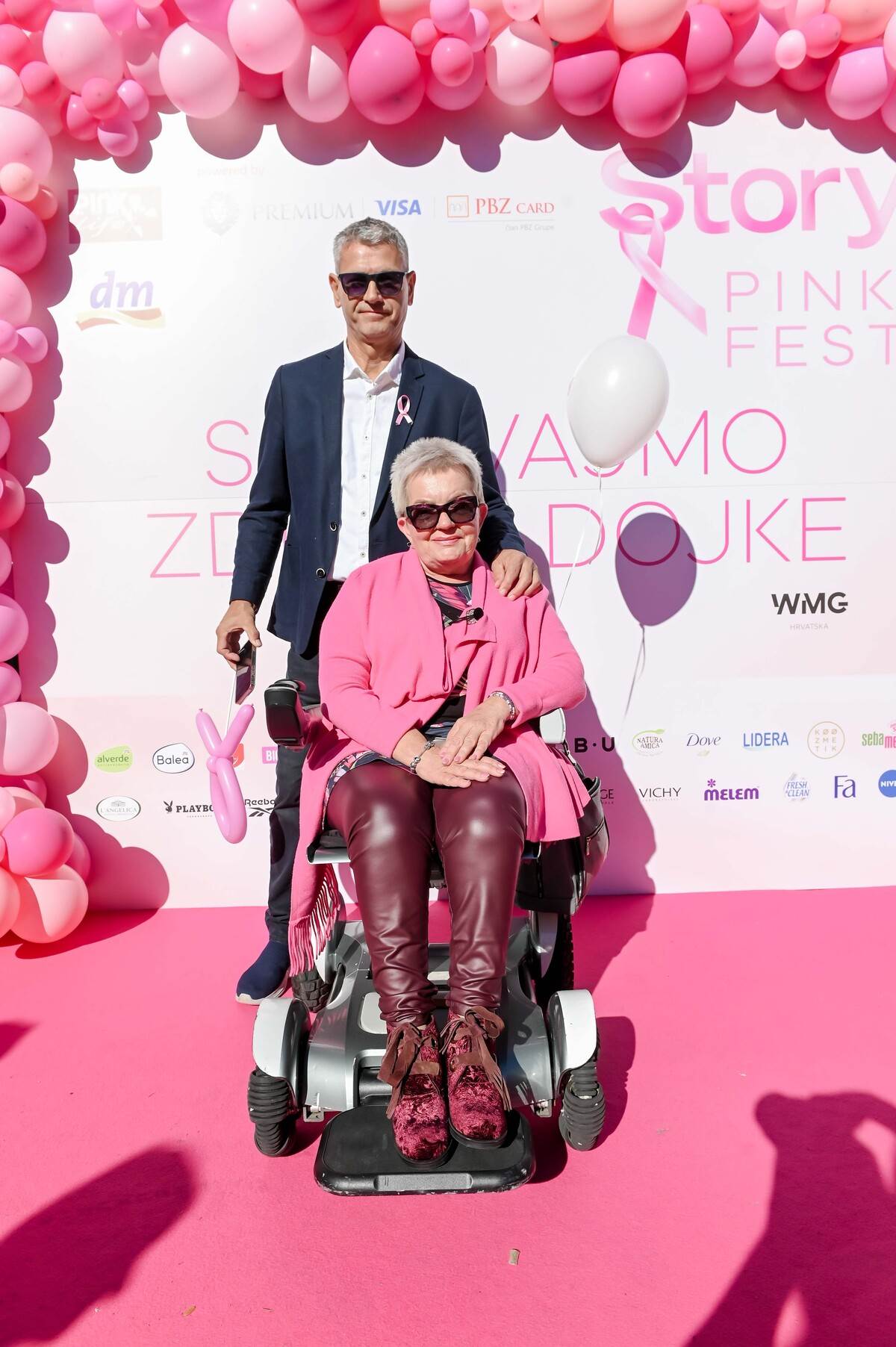 Pink modna pista u srcu Zagreba: Kreacije domaćih dizajnera nosile su junakinje Udruge P.I.N.K. life i poznate osobe