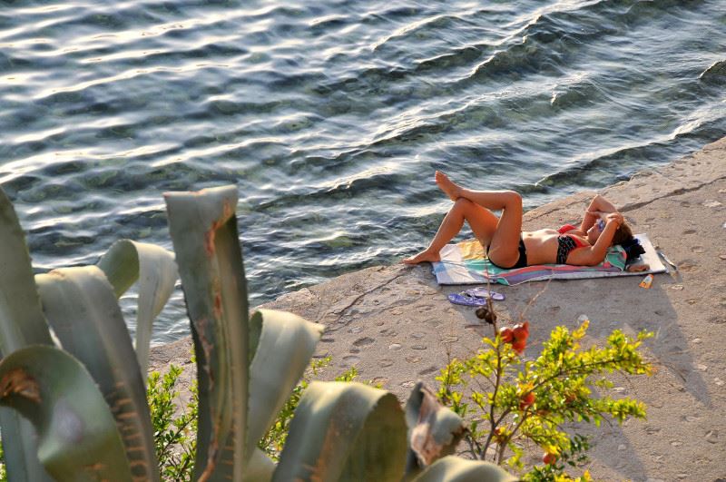 žena na plaži