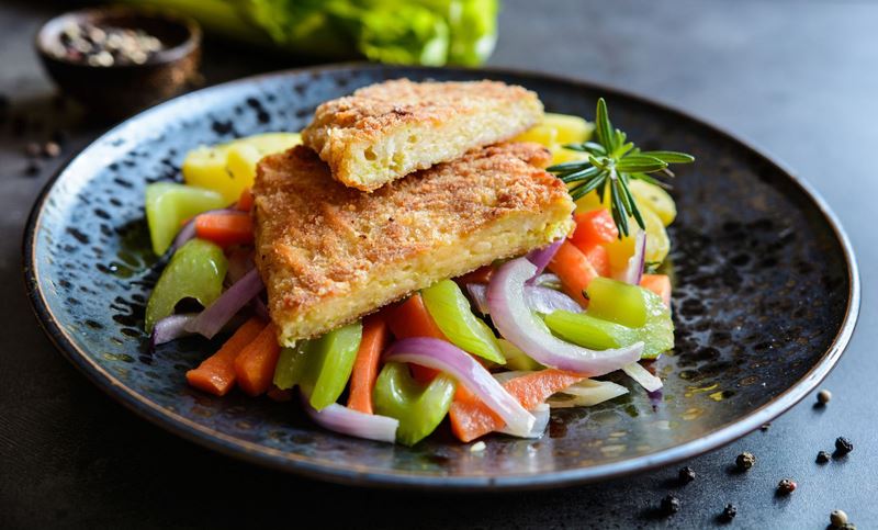 Veganski vikend-meni: Pohani odresci od celera i palačinkice s jabukama