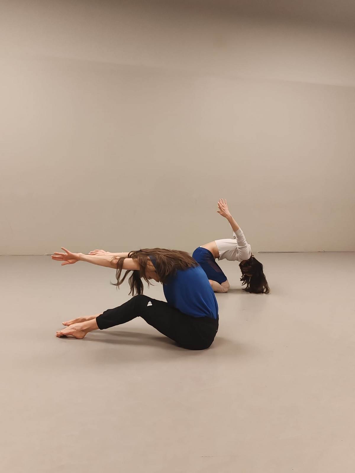 Katarina Arbanas i  Adriana Josipovic plesna predstava Imagines.jpg