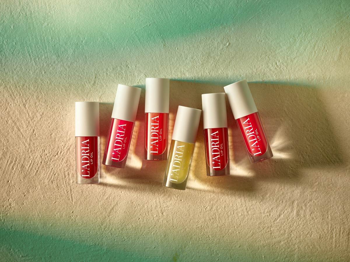 2025-03-05 LADRIA Lip Oil 02 10000px.jpg