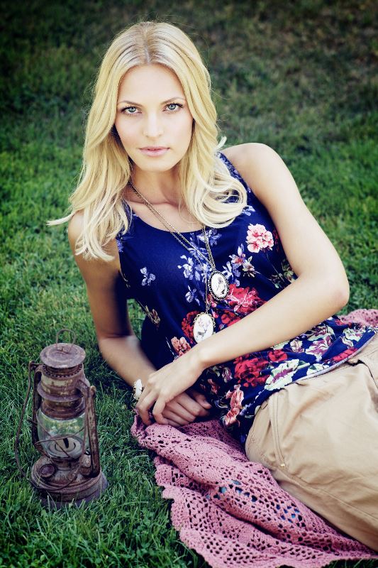 žena