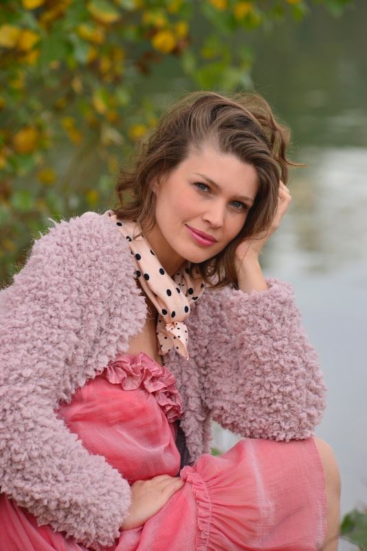 žena